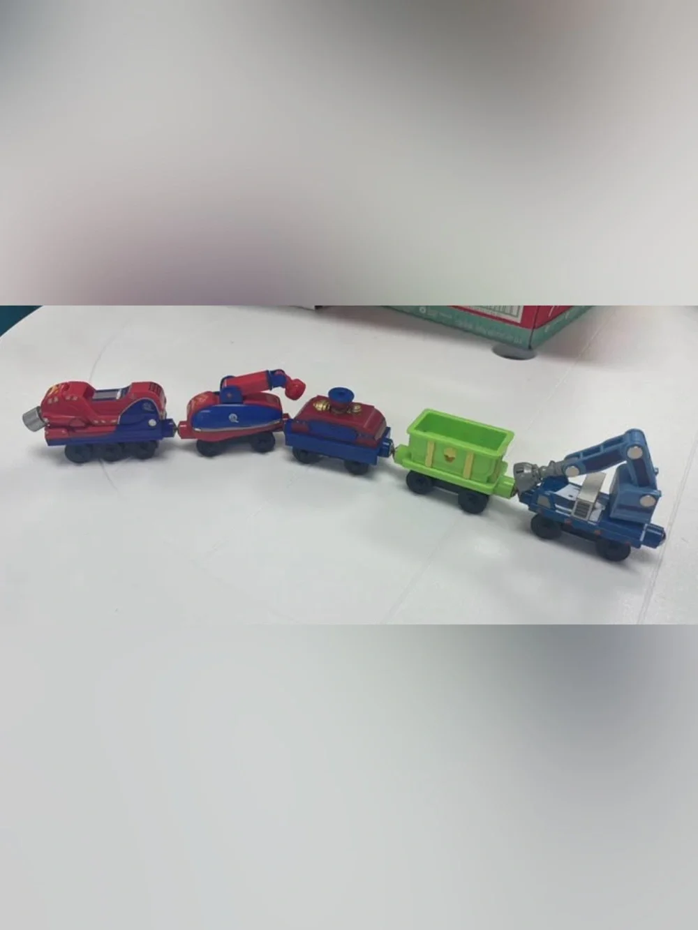 5 piece wooden Chuggington train set with magnetic linkage